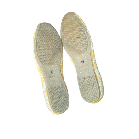 Rothy’s in yellow and white Daisy pattern Size 9 - Picture 3 of 9